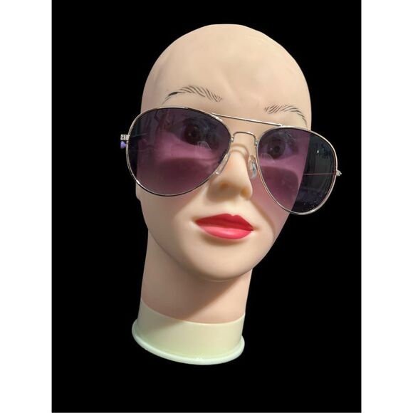 unbrand Accessories - Super cute women Sunglasses minor attaches GOOD PREOWNED CONDITION